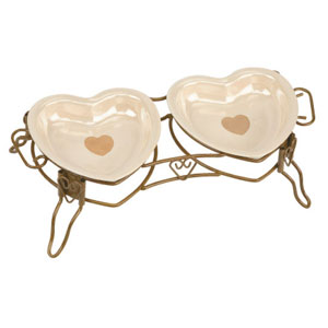 heart shaped dog bowls in a wire stand 