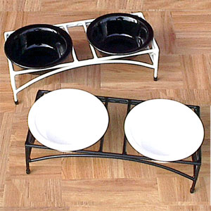 petite pet feeder for teacup puppies, cats and tiny dogs