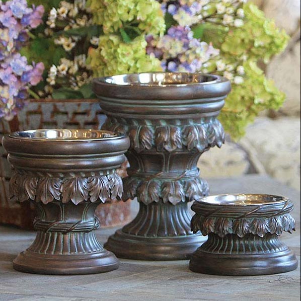 http://www.callingalldogs.com/images/products/detail/Baroquesinglebowlstands.jpg